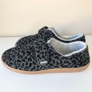 Pure Wool Cozy Feet Gray Leopard Print Rubber Sole Velcro Strap Slipper Shoes 6
